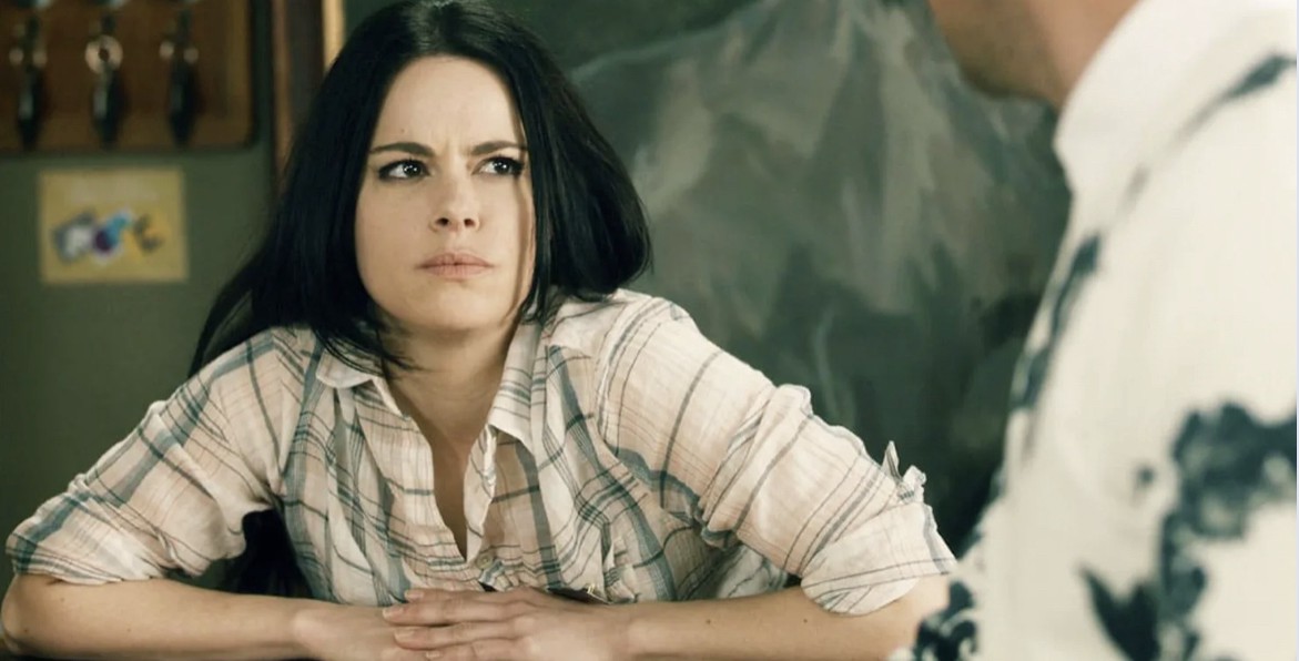 STEVIE AT THE RECEPTION IN SCHITTS CREEK